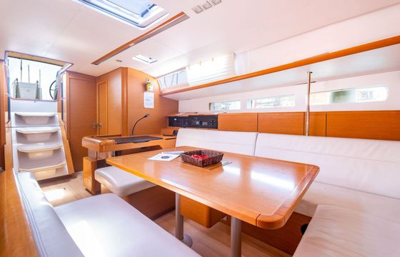 Sailboat Jeanneau Sun Odyssey 440 13.39m