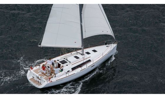 Sailboat Beneteau Oceanis 34 10m