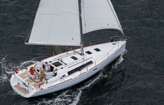 Sailboat Beneteau Oceanis 34 10m