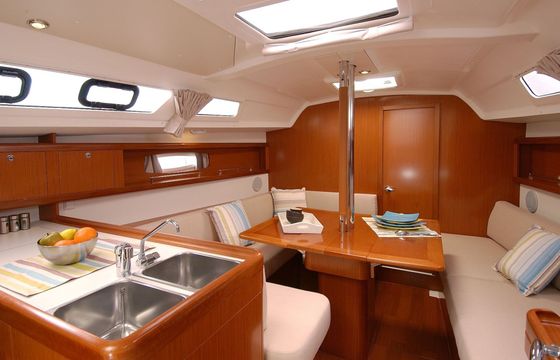Sailboat Beneteau Oceanis 34 10m