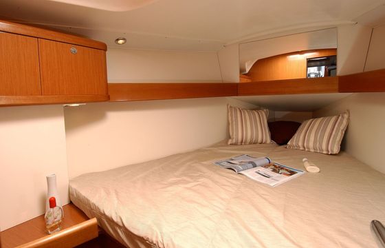 Sailboat Beneteau Oceanis 34 10m