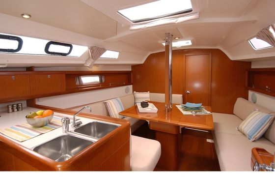 Sailboat Beneteau Oceanis 34 10m