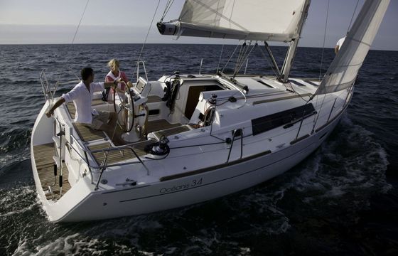 Sailboat Beneteau Oceanis 34 10m