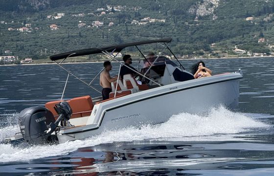 Motorboat Protagon Space 25 300hp