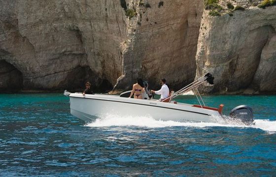 Motorboat Protagon Space 25 300hp