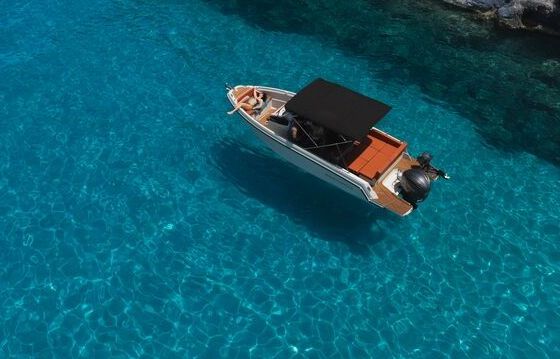 Motorboat Protagon Space 25 300hp