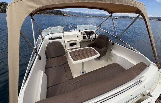 Motorboat Jeanneau Cap Camarat 5.5 DC 100hp