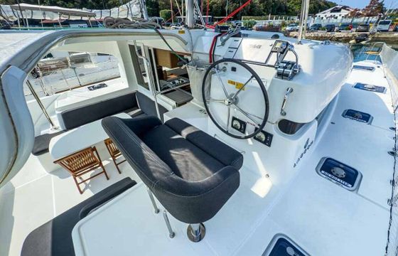 Catamaran Lagoon-Bénéteau Lagoon 40 - 4 + 2 cab 11.74m