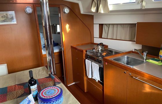 Sailboat Bénéteau Oceanis 38 - 3 cab. 11m
