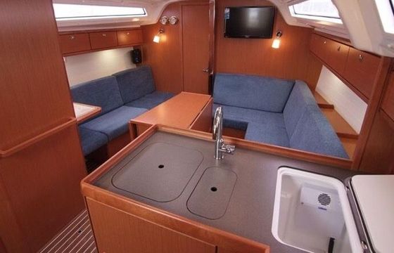 Sailboat BAVARIA 37 CRUISER 11.3m