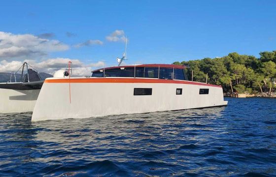 Catamaran Luna 47 Power 14m