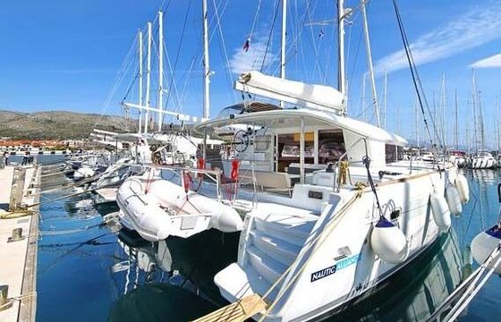 Catamaran Lagoon-Bénéteau Lagoon 400 S2 - 4 + 2 cab. 11m