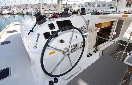 Catamaran Lagoon-Bénéteau Lagoon 400 S2 - 4 + 2 cab. 11m