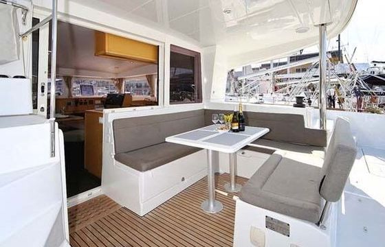 Catamaran Lagoon-Bénéteau Lagoon 400 S2 - 4 + 2 cab. 11m