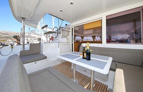 Catamaran Lagoon-Bénéteau Lagoon 400 S2 - 4 + 2 cab. 11m