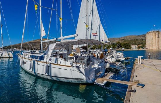 Sailboat BENETEAU OCEANIS 38.1 11.5m