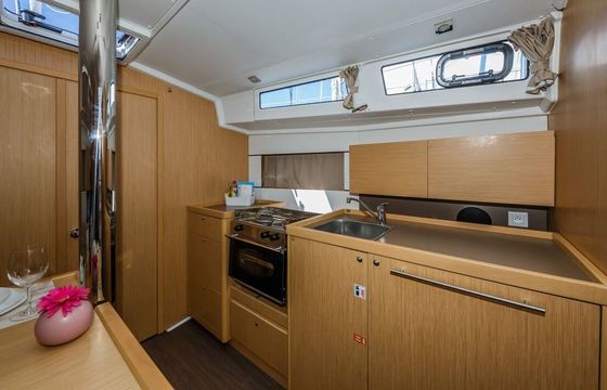 Sailboat BENETEAU OCEANIS 38.1 11.5m