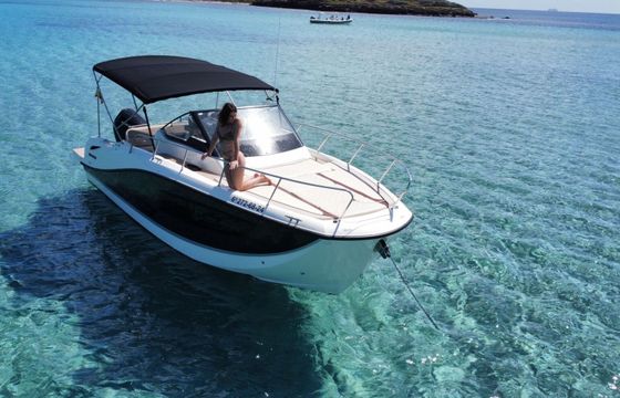 Motorboat Quicksilver 875 sundeck 350hp