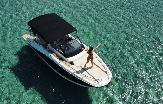 Motorboat Quicksilver 875 sundeck 350hp