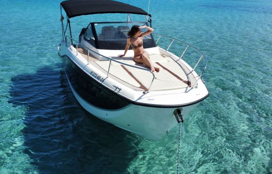 Motorboat Quicksilver 875 sundeck 350hp