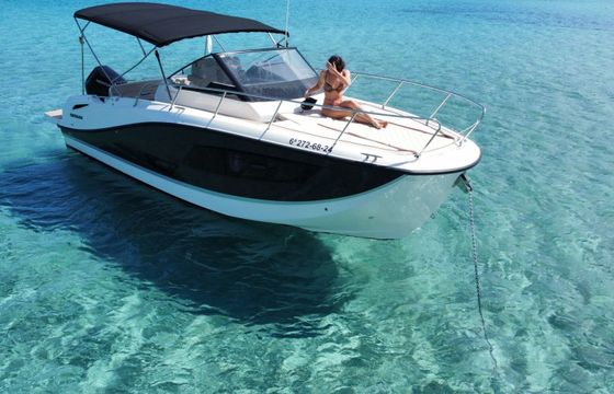 Motorboat Quicksilver 875 sundeck 350hp