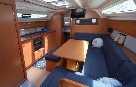 Sailboat Bavaria Cruiser 41 11.46m