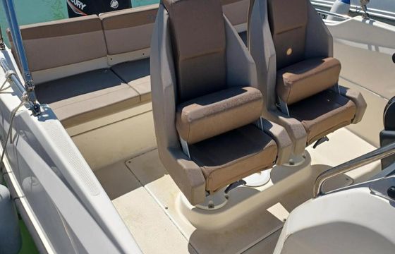 Motorboat Quicksilver Activ 555 Open 100hp