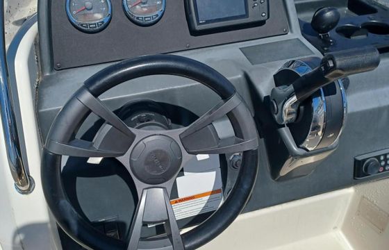 Motorboat Quicksilver Activ 555 Open 100hp