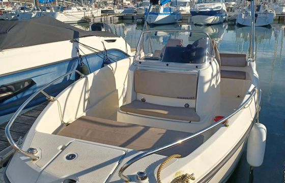 Motorboat Quicksilver Activ 555 Open 100hp