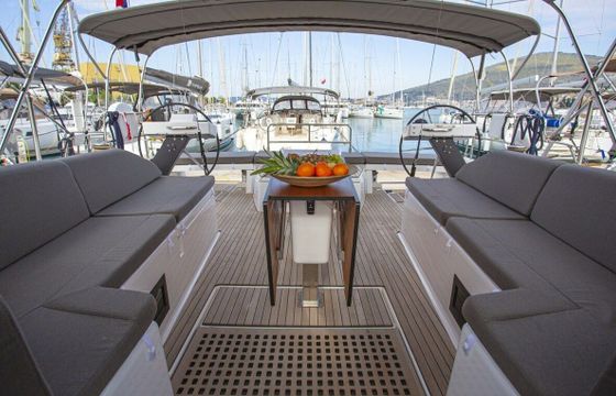 Sailboat Dufour Yachts Dufour 530 - 6 cab. 16m