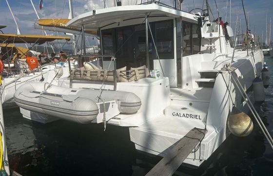 Catamaran Catana Bali 4.1 - 4 + 2 cab. 11.88m