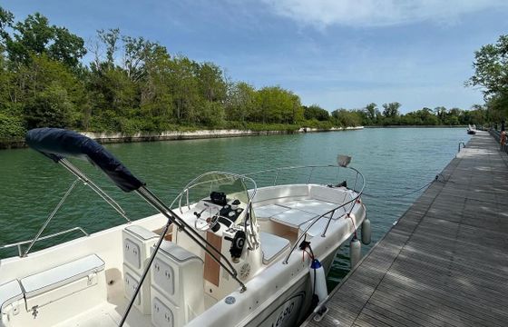 Motorboat Saver 690 Open 200hp