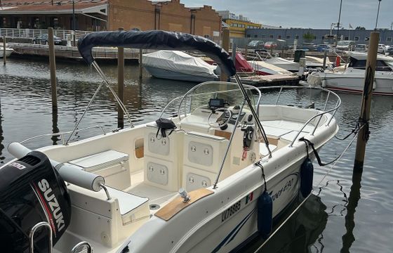 Motorboat Saver 690 Open 200hp