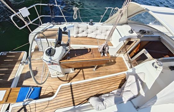 Sailboat BAVARIA CRUISER 33 9.99m