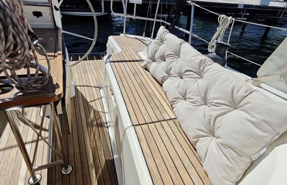 Sailboat BAVARIA CRUISER 33 9.99m