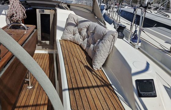 Sailboat BAVARIA CRUISER 33 9.99m