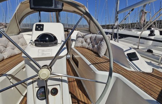 Sailboat BAVARIA CRUISER 33 9.99m