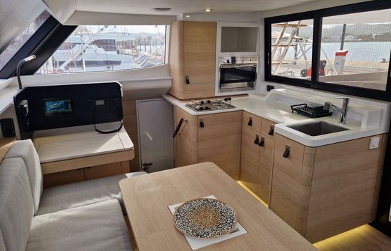 Catamaran AVENTURA 37 10m
