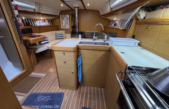 Sailboat Jeanneau Sun Odyssey 42I 12.85m