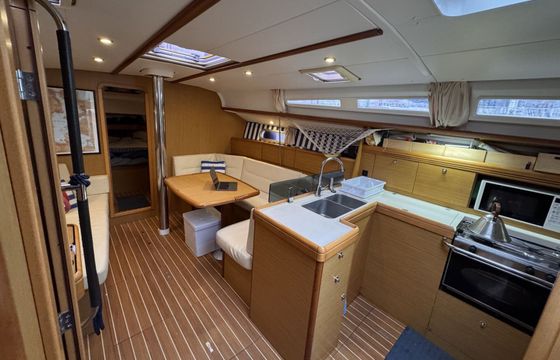 Sailboat Jeanneau Sun Odyssey 42I 12.85m