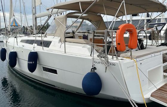 Sailboat Dufour Yachts Dufour 430 - 3 cab. 13m