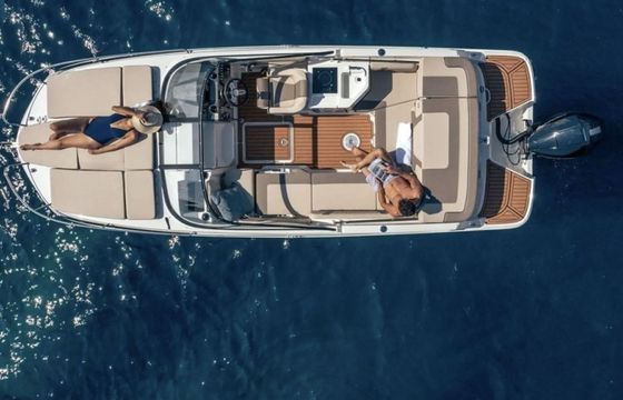 Motorboat Bayliner Vr6 Cuddy 225hp