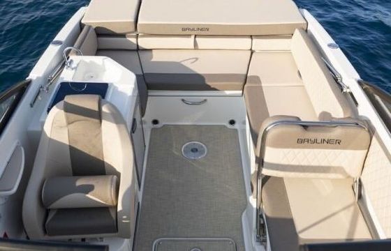 Motorboat Bayliner Vr6 Cuddy 225hp