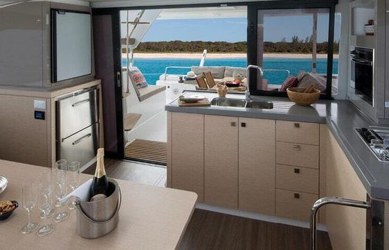 Catamaran Fountaine Pajot Lucia 40 11.73m