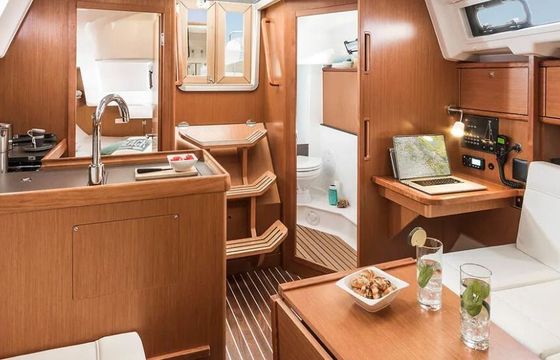 Sailboat Bavaria 34 Cruiser 9.99m