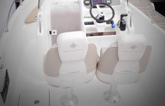 Motorboat JEANNEAU CAP CAMARAT 6.5 150hp