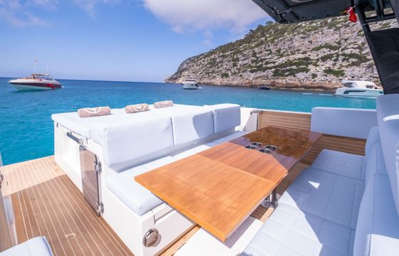 Motor yacht De Antonio D34 300hp