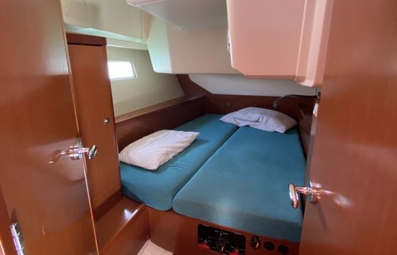 Sailboat Beneteau Oceanis 45 14m
