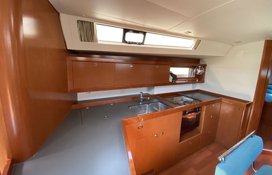 Sailboat Beneteau Oceanis 45 14m