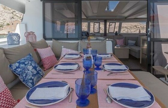 Catamaran Fountaine Pajot Astrea 42 with watermaker & A/C - PLUS 12.58m